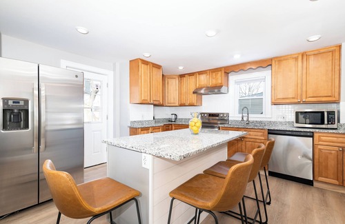 Lower Washington - Mount Hope Casa | Spacious 5-bedroom house with AC, WiFi and parking in Boston