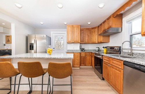 Lower Washington - Mount Hope Casa | Spacious 5-bedroom house with AC, WiFi and parking in Boston