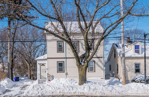 Lower Washington - Mount Hope Casa | Spacious 5-bedroom house with AC, WiFi and parking in Boston
