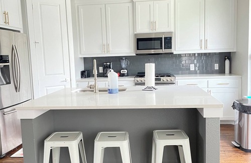 Dallas Casa | Spacious 5-bedroom house in beautiful Dallas with AC