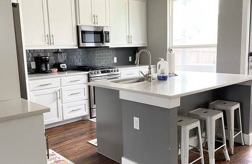 Dallas Casa | Spacious 5-bedroom house in beautiful Dallas with AC