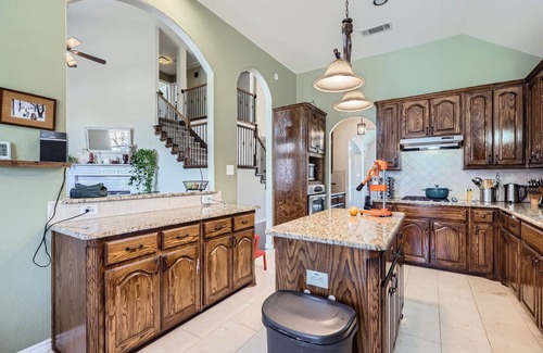 Frisco Casa | Spacious 5-bedroom house with WiFi, fitness room, comm pool