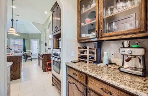 Frisco Casa | Spacious 5-bedroom house with WiFi, fitness room, comm pool