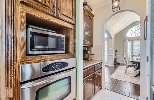 Frisco Casa | Spacious 5-bedroom house with WiFi, fitness room, comm pool