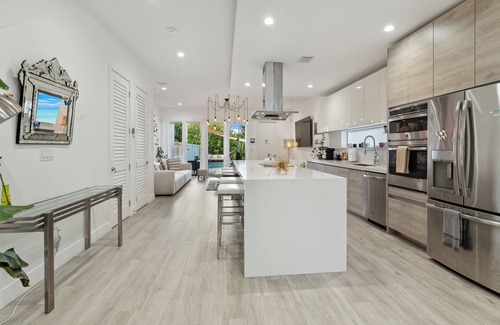 Coral Way Casa | Spacious 5-bedroom house Best Location