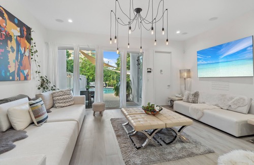 Coral Way Casa | Spacious 5-bedroom house Best Location