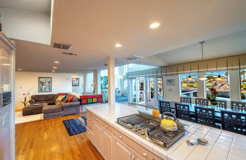 Oxnard Shores Casa | Spacious 5-bedroom house in serene Oxnard