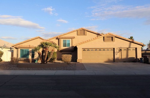 Peoria Casa | Spacious 5-bedroom house with pool and jacuzzi, in welcoming Peoria