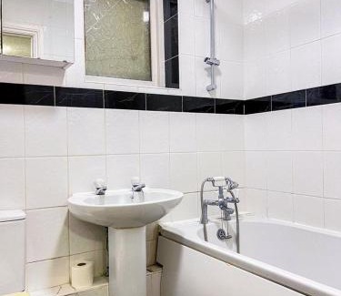 Luton Apartamento | Spacious 5 Bedroom Near Airport