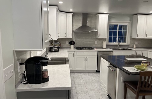 Erie Casa | Spacious 5 Bedroom Newly Remodeled Retreat
