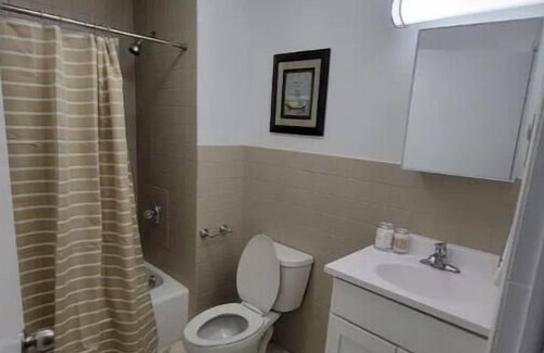 Gouldsboro Cabaña | Spacious 5-Bedroom Pocono Getaway with Hot-Tub