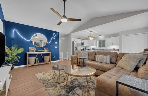 Detroit Casa | Spacious 5-bedroom Ranch house with WiFi, fitness room in charming Redford