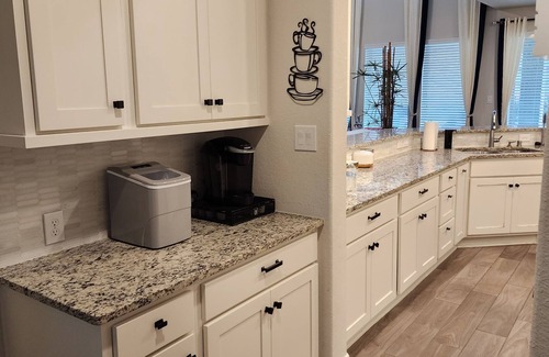 Pecan Grove Casa | Spacious 5-bedroom Retreat with WiFi, AC