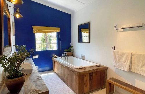 Naivasha Otro | The Sanctuary Farm house / Lake View / wildlife