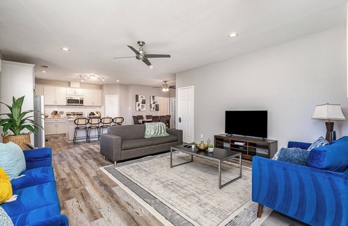 Central Arlington Casa | Spacious 5-bedroom townhome with AC and WiFi in wonderful Arlington