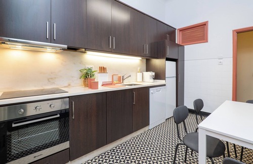 Cedofeita Casa | Spacious 5-bedroom townhome in lovely Porto with AC