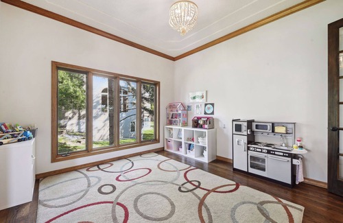 Eden Prairie Casa | Spacious 5-bedroom house with fitness room and AC in beautiful Eden Prairie