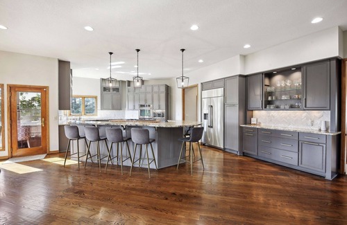 Eden Prairie Casa | Spacious 5-bedroom house with fitness room and AC in beautiful Eden Prairie