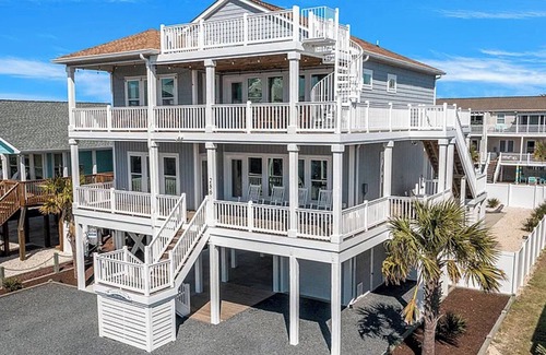 Holden Beach Casa | Spacious 5 bedroom 5 bath House with pool and direct access to the beach.