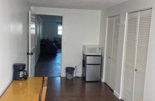 Sandalwood Casa | Spacious 5-bedroom house in amazing Jacksonville with AC, WiFi