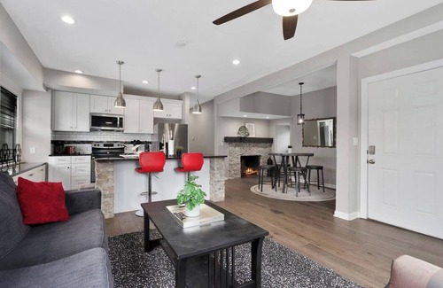 Kansas City Apartamento | Spacious 5 Bedroom Duplex In Kansas City! 65/66