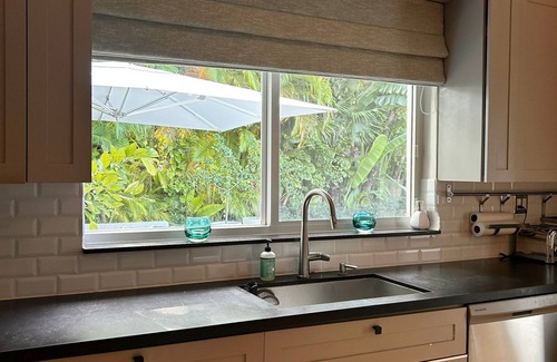 Key Biscayne Casa | Spacious 5-bedroom house with beautiful backyard with pool in Key Biscayne