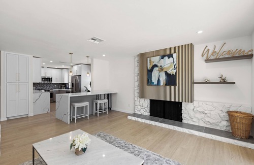 North Hills Casa | Spacious 5-bedroom Newly Remolded Home with Stylish Designs