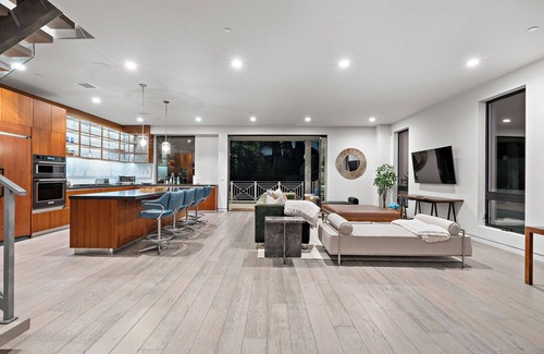 Hollywood Villa | Spacious 5-bedroom villa in wonderful Runyon Canyon with Poll
