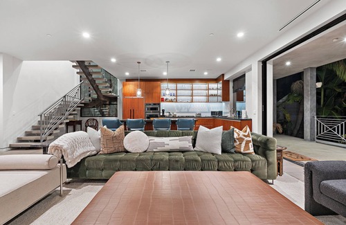 Hollywood Villa | Spacious 5-bedroom villa in wonderful Runyon Canyon with Poll