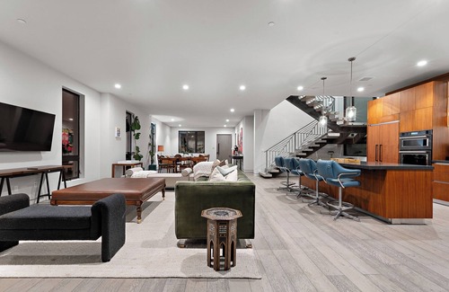 Hollywood Villa | Spacious 5-bedroom villa in wonderful Runyon Canyon with Poll