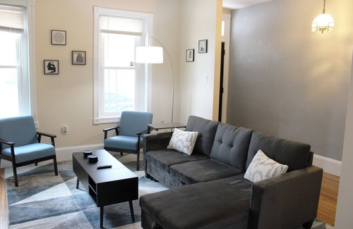 Phoenixville Casa | Spacious 5-bedroom townhome in Phoenixville walkable to downtown