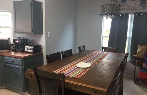 Heritage Casa | Spacious 5-bedroom house in San Antonio Comfort with AC, WiFi, SeaWorld Area