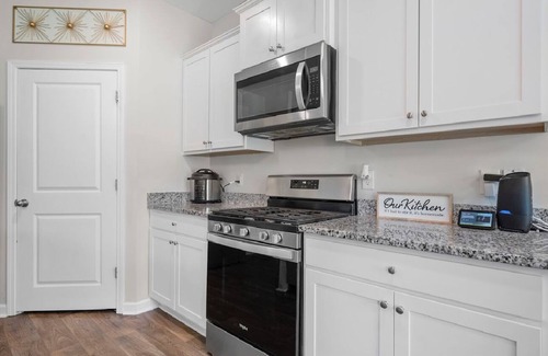 Summerville Casa | Spacious 5-bedroom house in welcoming Summerville with WiFi, AC
