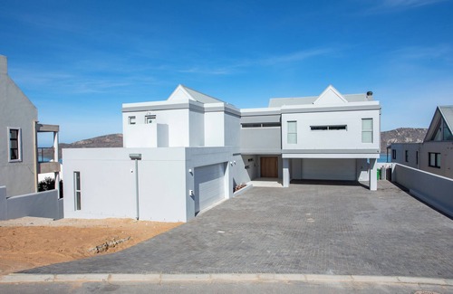 Langebaan Villa | Spacious 5-bedroom villa in tranquil Langebaan with heated pool