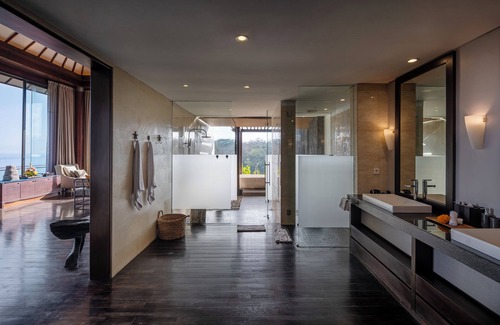Jimbaran Villa | Spacious 5-bedroom villa in fabulous Bali with Seaview