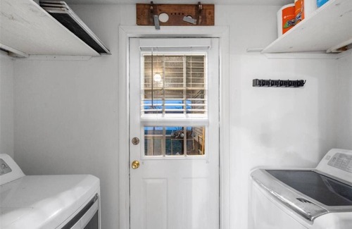 Oakhurst Casa | Spacious 5-bedroom waterfront house in charming Huntsville