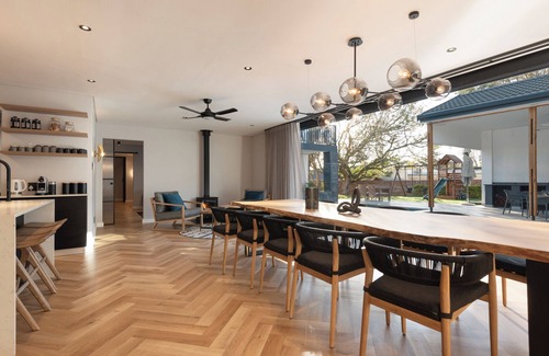 Stellenbosch Casa | Spacious 5-bedroom family friendly house with Wi-Fi, AC in superb Stellenbosch