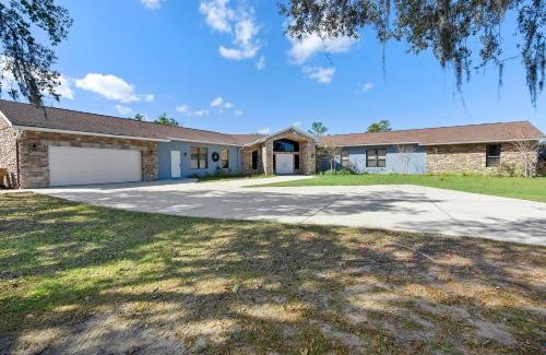 St. Cloud Casa | Spacious 5-Bedrooms Contemporary Ranch with fitness room, Wifi, pool table