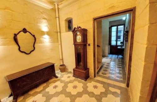 Sliema Villa | Spacious 5-bedrooms House with large Terrace/BBQ