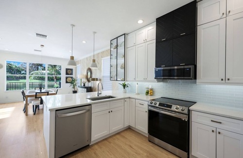 Botanica Lakes Casa | Spacious 5 BR / 3 BA Family Home located in south Fort Myers, Pool & Lake Views