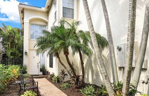 Botanica Lakes Casa | Spacious 5 BR / 3 BA Family Home located in south Fort Myers, Pool & Lake Views