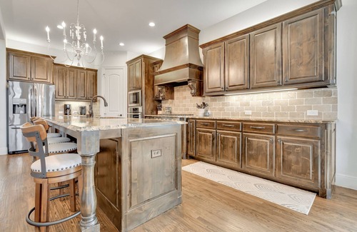 Flower Mound Casa | Spacious 5 br house sleeps 14 with lots of indoor and outdoor space.