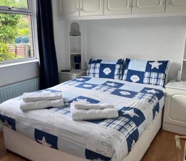 Lisburn Casa | Spacious 5 double bed bedroom bungalow near Belfast