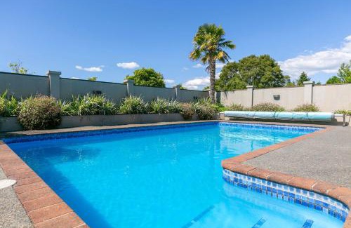 Nukuhau Casa | Spacious 5-Star Home with Pool