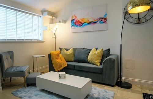 Sunderland Casa | Spacious 5B Sunderland Home for Groups and Families