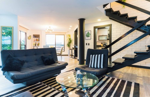 El Tesoro Casa | Spacious 5bed house with WiFi and AC in Poblado Medellin & Free Airport Pickup!