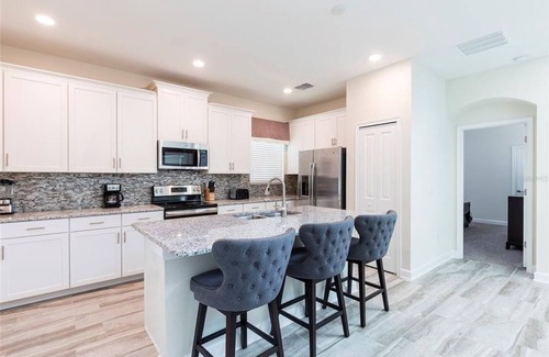 Davenport Casa | Spacious 5Bed Pool Home with Game Room-1577SW