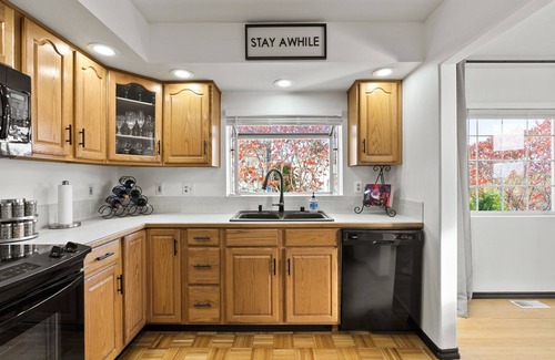 Spokane Casa | Spacious 5bedroom house with beautiful views of Spokane River & centennial trail