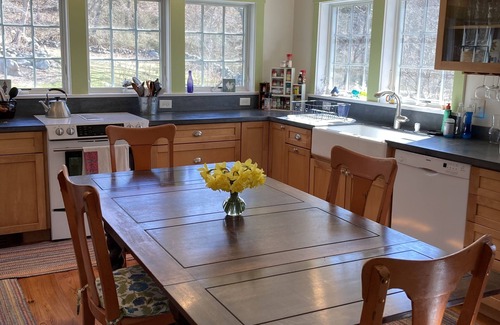West Tisbury Casa | Spacious 5BR/3BA, Private Beach, Pickleball Court, Steps to a Wildlife Sanctuary