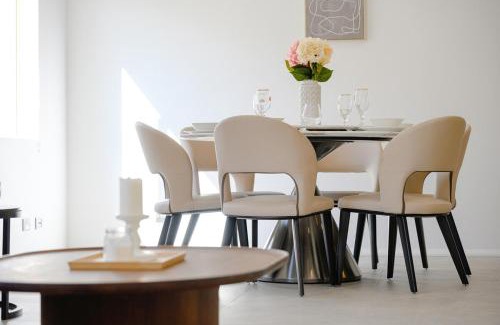 Kingsgrove Casa | Spacious 5BR Family Haven in Kingsgrove for 12ppl